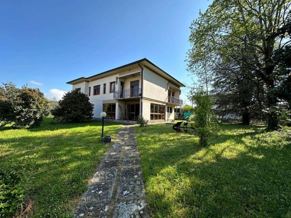 casa indipendente in vendita a Lucca in zona Zona San Concordio