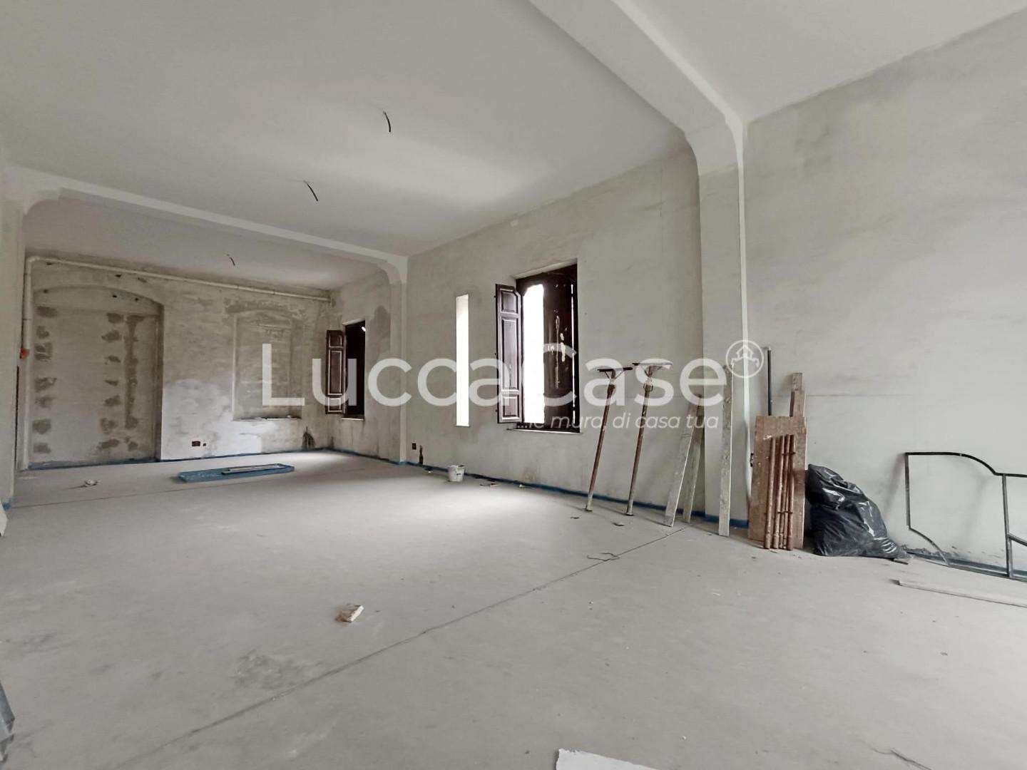 locale commerciale in vendita a Lucca in zona Centro Città