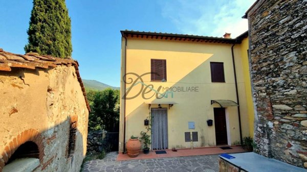 casa indipendente in vendita a Lucca in zona Santa Maria del Giudice