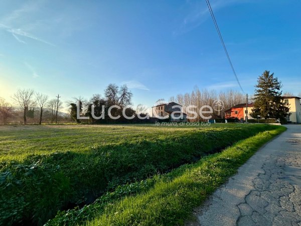 casa indipendente in vendita a Lucca in zona zona Sorbano