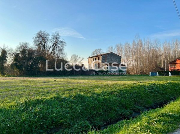 casa indipendente in vendita a Lucca in zona zona Sorbano