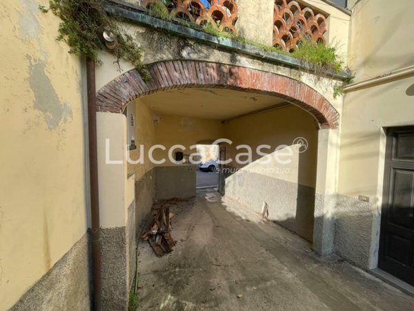 casa indipendente in vendita a Lucca in zona San Lorenzo a Vaccoli