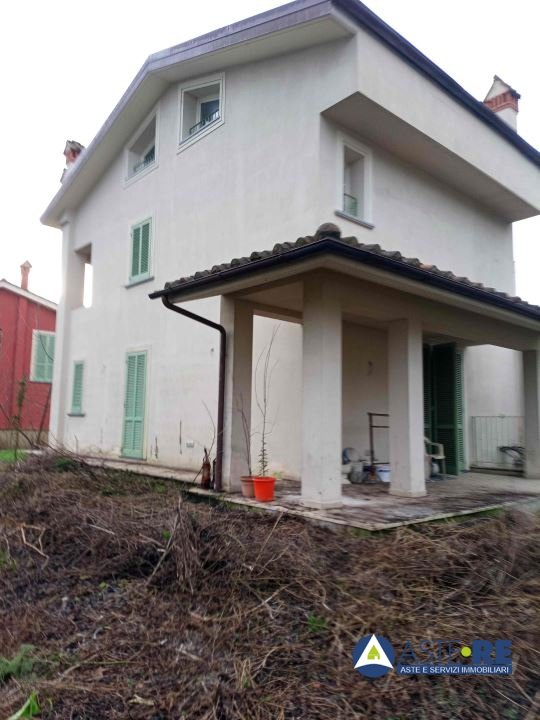 casa indipendente in vendita a Lucca