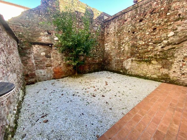appartamento in vendita a Lucca in zona Centro Città