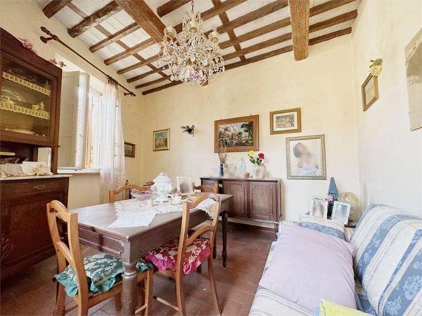 casa indipendente in vendita a Lucca
