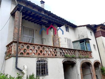 casa indipendente in vendita a Lucca