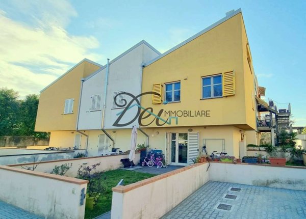 casa indipendente in vendita a Lucca in zona Centro Città