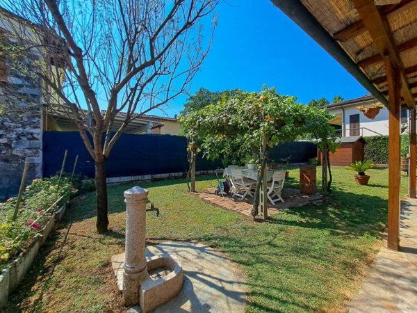 casa indipendente in vendita a Lucca in zona San Lorenzo a Vaccoli