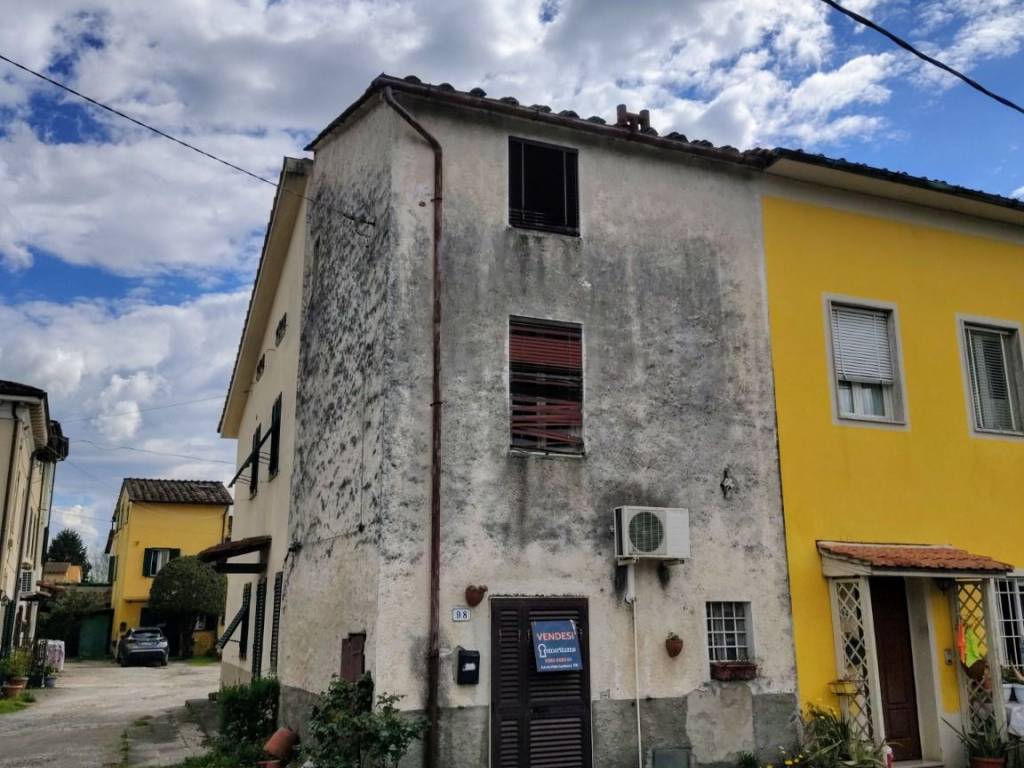 casa indipendente in vendita a Lucca in zona zona San Marco