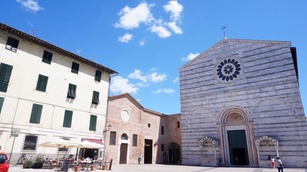 negozio in vendita a Lucca in zona Centro Città