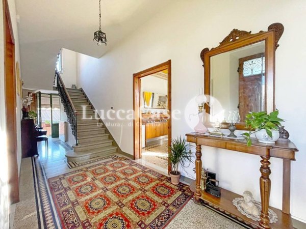 negozio in vendita a Lucca in zona Centro Città