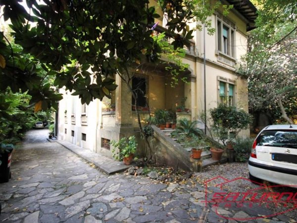 casa indipendente in vendita a Lucca in zona Centro Città