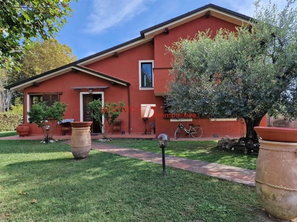 casa indipendente in vendita a Lucca in zona Sant'Alessio