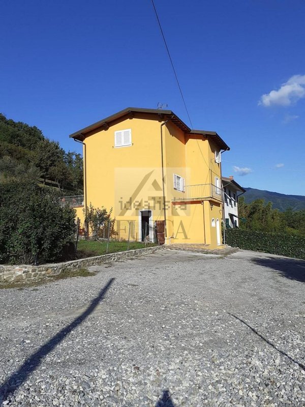 casa indipendente in vendita a Lucca in zona San Quirico di Moriano