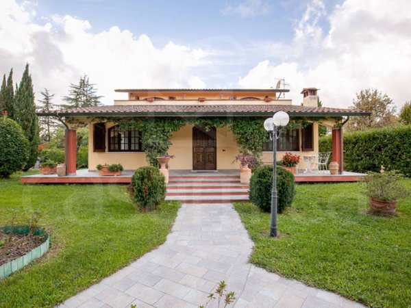 casa indipendente in vendita a Lucca in zona Torre