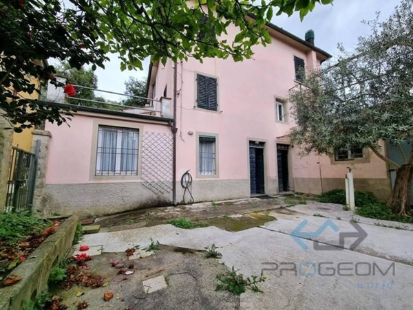 casa indipendente in vendita a Lucca in zona Santa Maria del Giudice