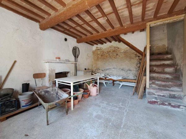 casa indipendente in vendita a Lucca in zona San Lorenzo a Vaccoli