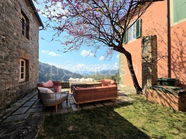 casa indipendente in vendita a Lucca in zona Ciciana