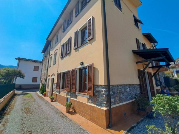 casa indipendente in vendita a Lucca in zona San Lorenzo a Vaccoli