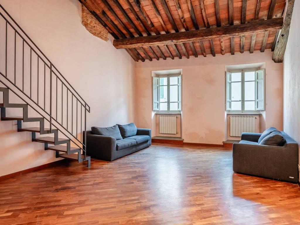 appartamento in vendita a Lucca in zona Centro Città