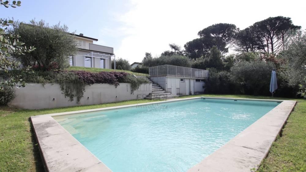 casa indipendente in vendita a Lucca in zona Monte San Quirico
