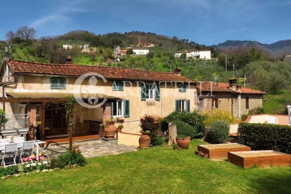 casa indipendente in vendita a Lucca in zona Ponte a Moriano