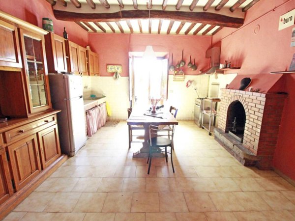 casa indipendente in vendita a Lucca in zona zona Sorbano