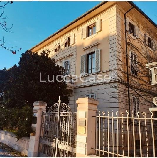 casa indipendente in vendita a Lucca in zona Centro Città
