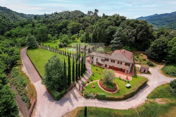 casa indipendente in vendita a Lucca in zona Monte San Quirico