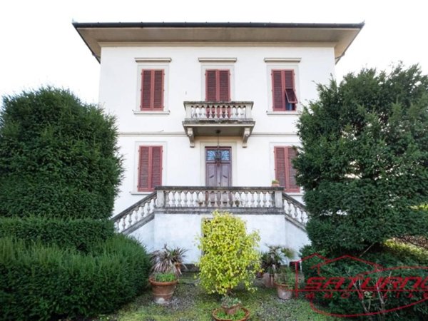 casa indipendente in vendita a Lucca in zona Centro Città