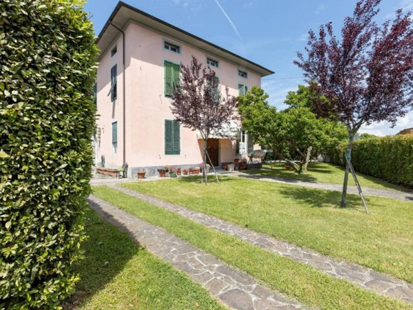 casa indipendente in vendita a Lucca in zona zona Sorbano