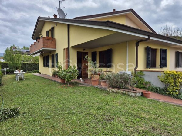 casa indipendente in vendita a Lucca in zona San Pietro a Vico