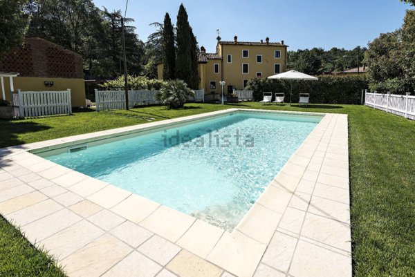 casa indipendente in vendita a Lucca in zona Nozzano