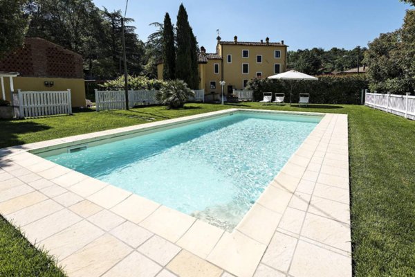 casa indipendente in vendita a Lucca in zona Balbano