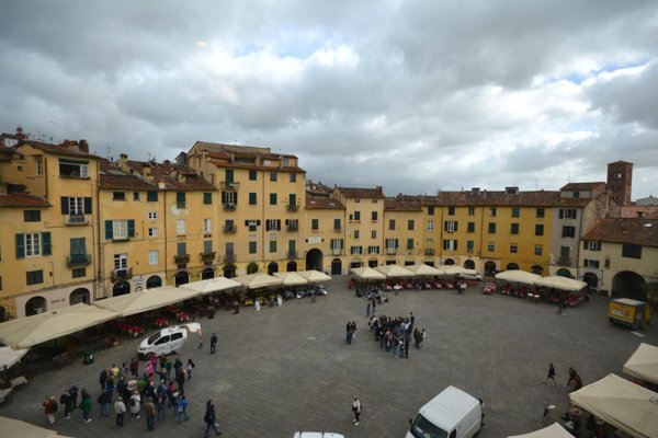 appartamento in vendita a Lucca in zona Centro Città