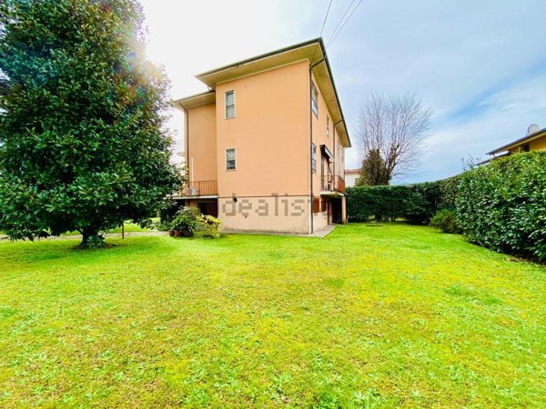 casa indipendente in vendita a Lucca in zona zona Arancio