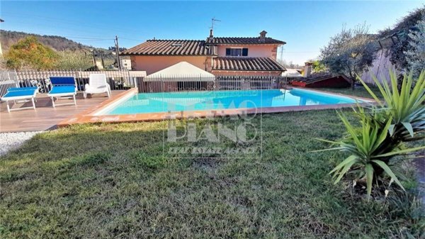 casa indipendente in vendita a Lucca in zona Centro Città