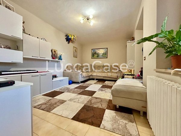 casa indipendente in vendita a Lucca in zona Montuolo