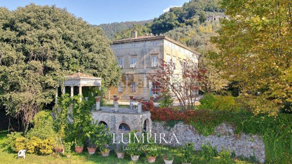 casa indipendente in vendita a Lucca in zona Monte San Quirico