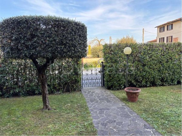 casa indipendente in vendita a Lucca in zona Nave