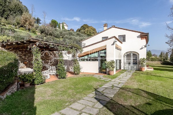 casa indipendente in vendita a Lucca in zona Sant'Alessio