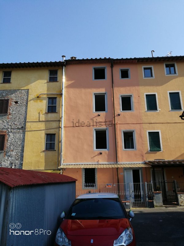 casa indipendente in vendita a Lucca in zona Nozzano