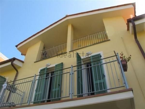 casa indipendente in vendita a Lucca