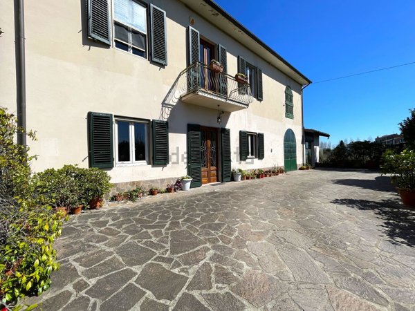casa indipendente in vendita a Lucca in zona Centro Città