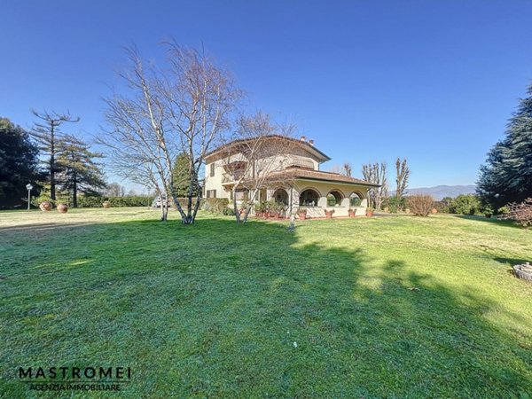casa indipendente in vendita a Lucca in zona Picciorana