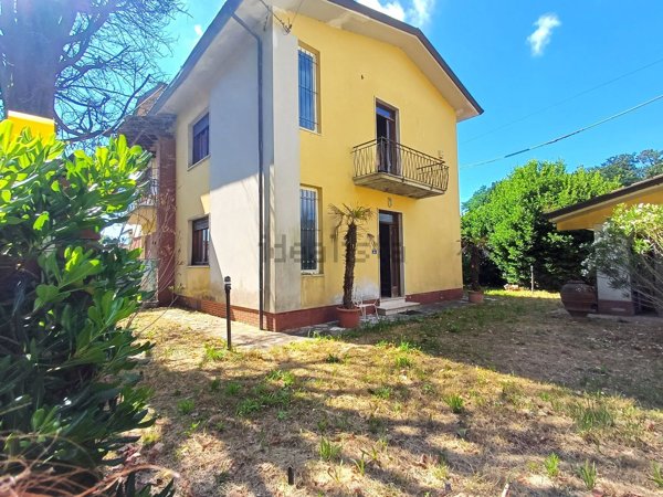 casa indipendente in vendita a Lucca in zona Mutigliano