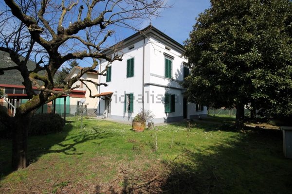 casa indipendente in vendita a Lucca in zona San Lorenzo a Vaccoli