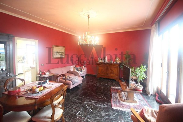 casa indipendente in vendita a Lucca
