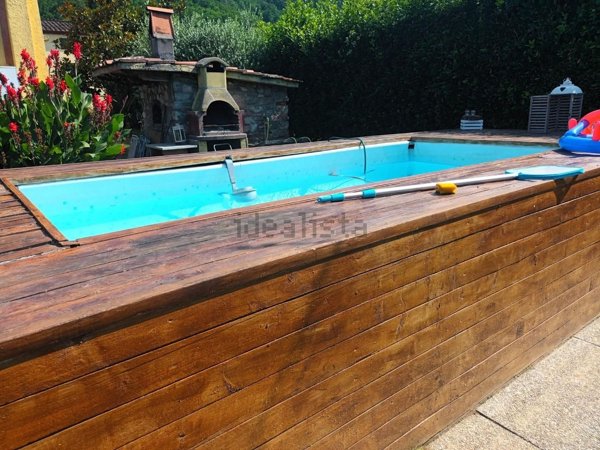 casa indipendente in vendita a Lucca in zona Centro Città