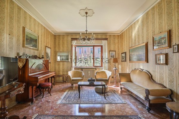 casa indipendente in vendita a Lucca in zona zona San Marco